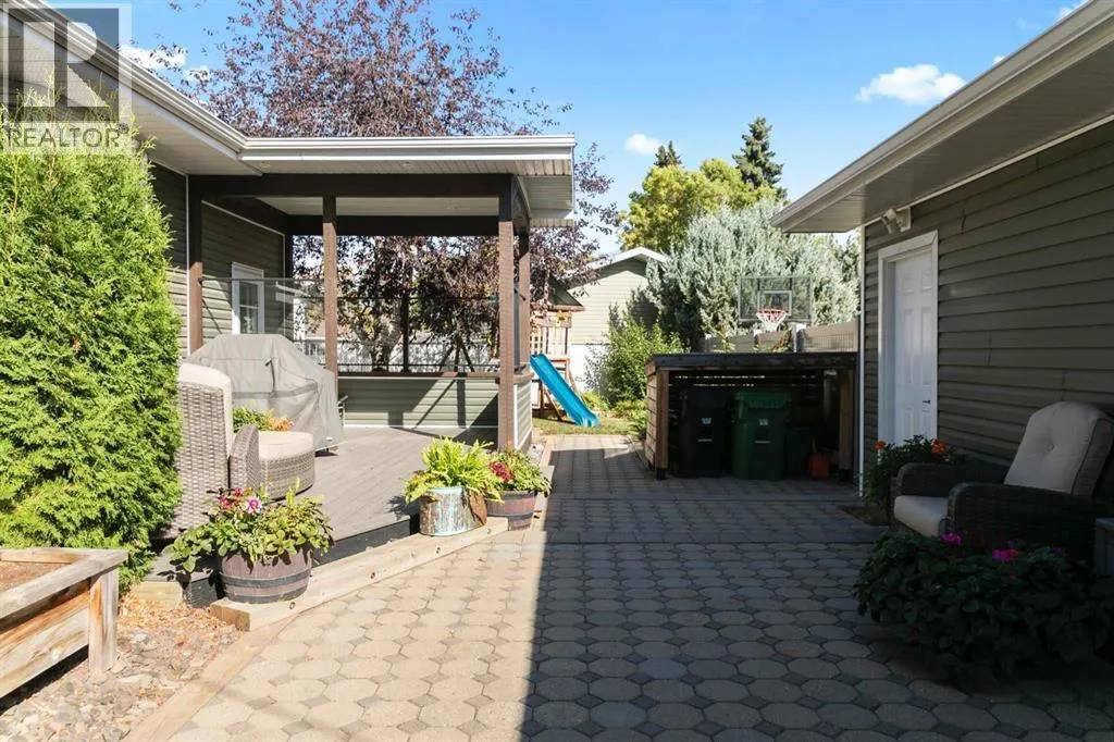 17 Montrose Avenue