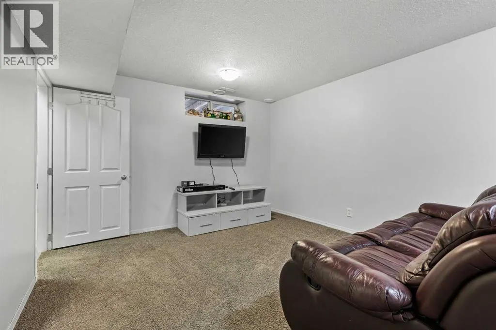 403, 703 Luxstone Square SW