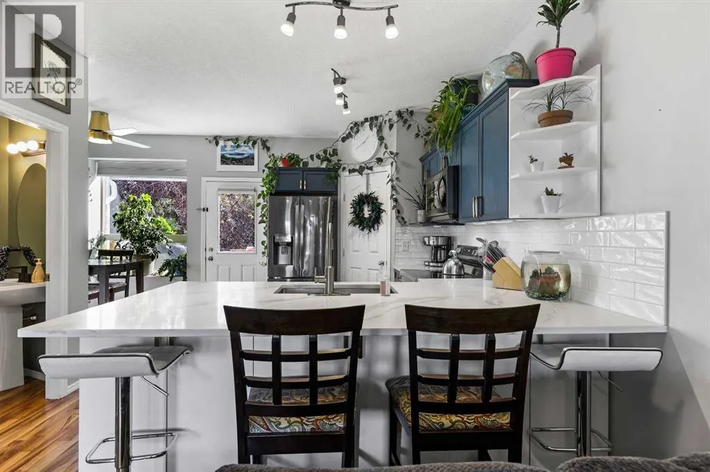 403, 703 Luxstone Square SW
