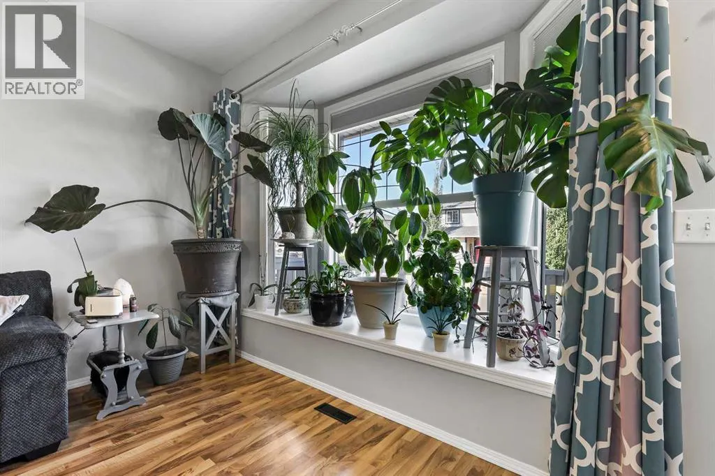 403, 703 Luxstone Square SW
