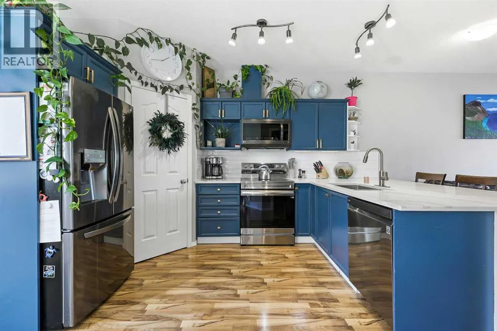 403, 703 Luxstone Square SW