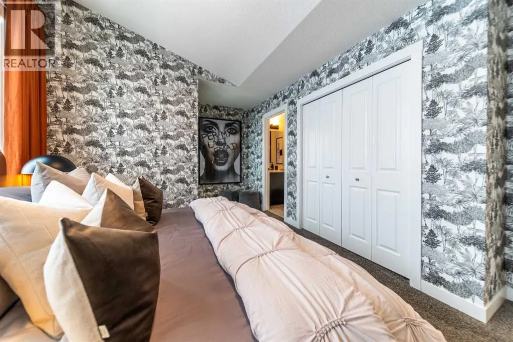 241, 380 Seton Villas SE