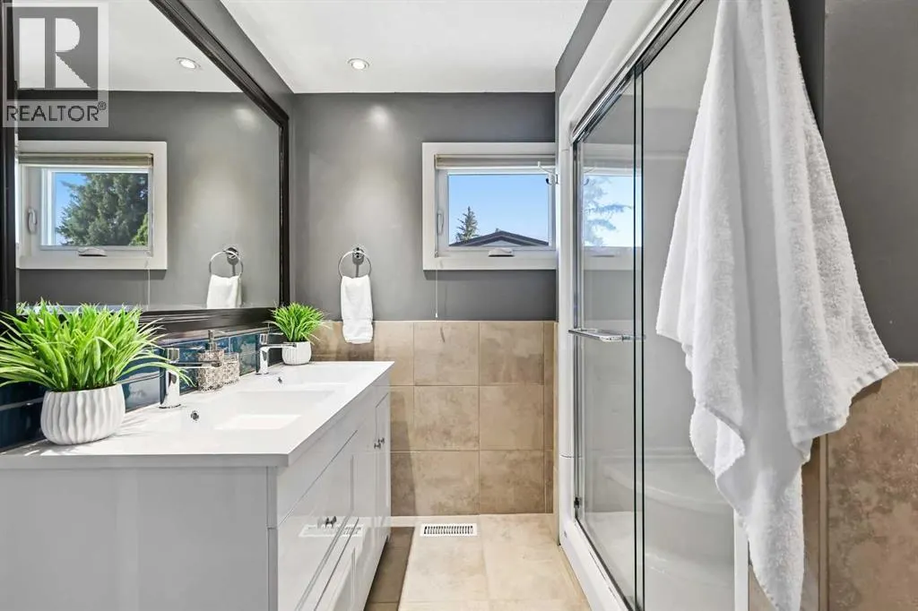 15, 5400 Dalhousie Drive NW