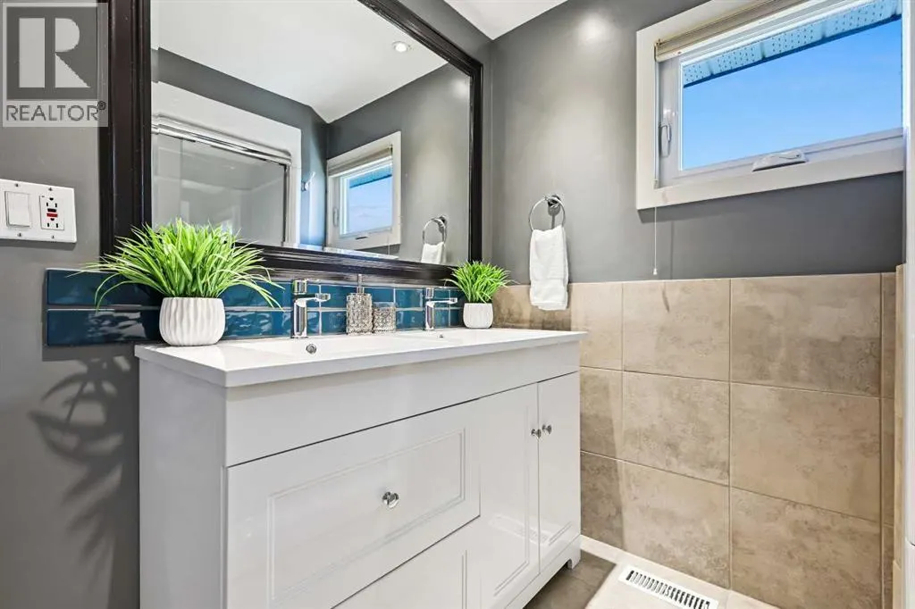15, 5400 Dalhousie Drive NW