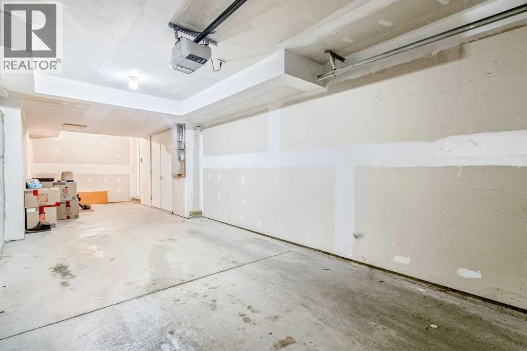156 Evanscrest Gardens NW
