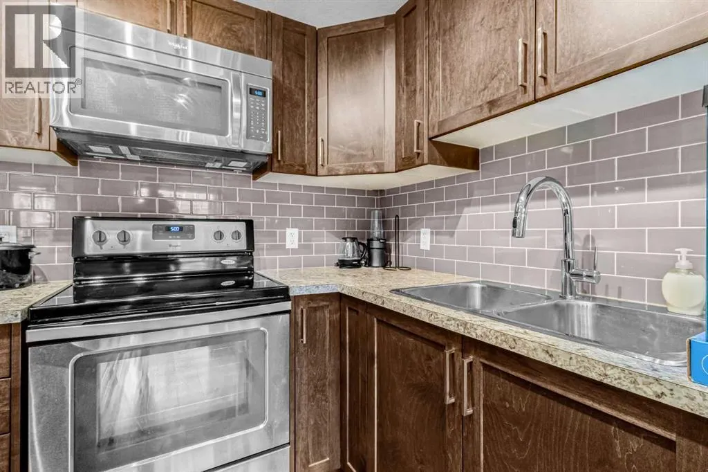 156 Evanscrest Gardens NW
