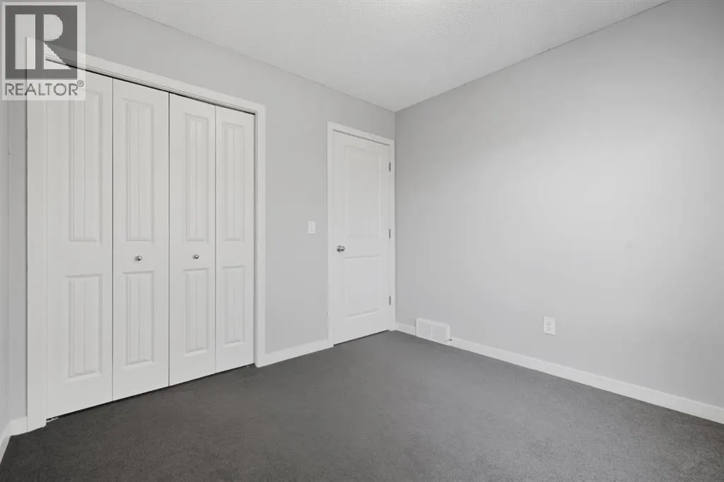 7 Copperpond Landing SE