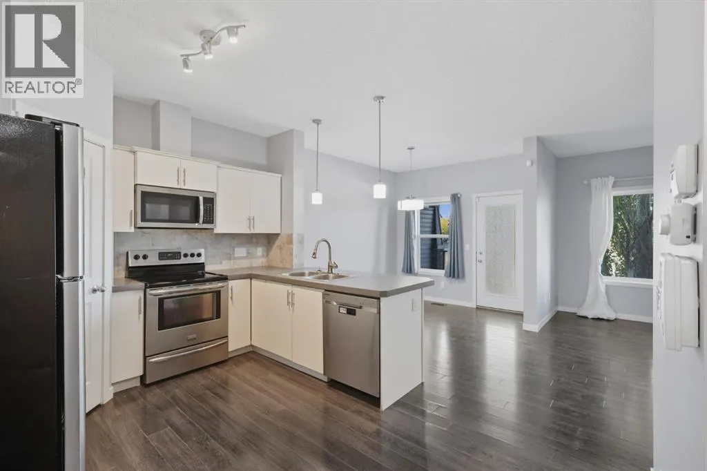 7 Copperpond Landing SE