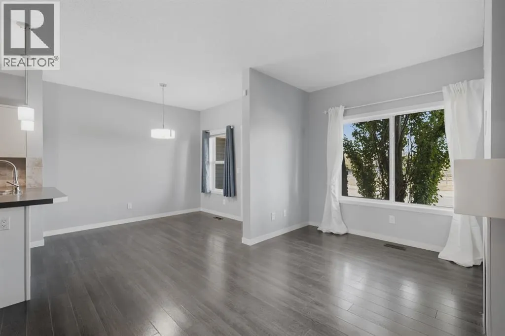 7 Copperpond Landing SE