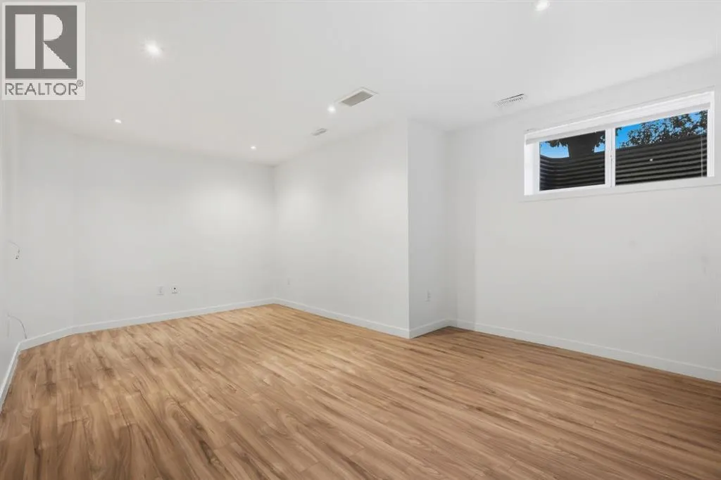 7 Copperpond Landing SE