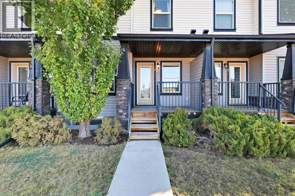 7 Copperpond Landing SE