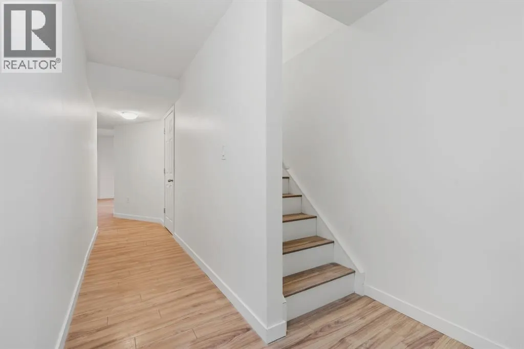 7 Copperpond Landing SE