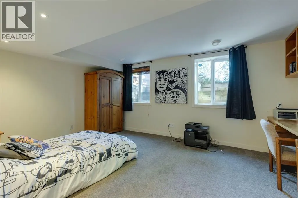 4 Spruce Bank Crescent SW