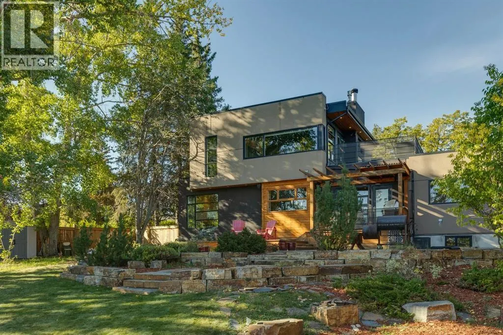 4 Spruce Bank Crescent SW