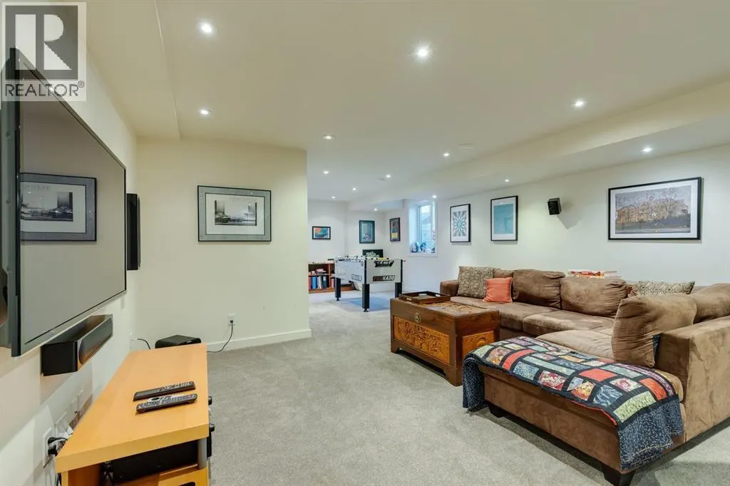 4 Spruce Bank Crescent SW