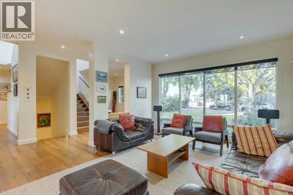 4 Spruce Bank Crescent SW