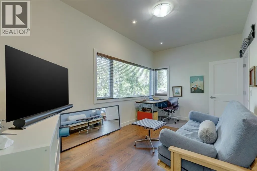 4 Spruce Bank Crescent SW