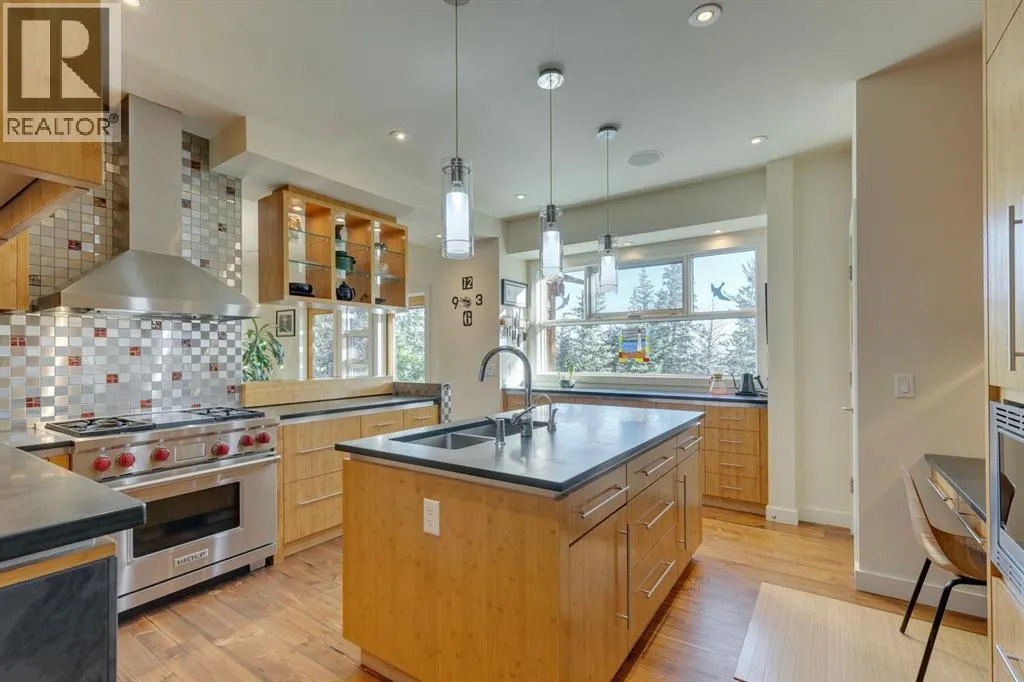 4 Spruce Bank Crescent SW