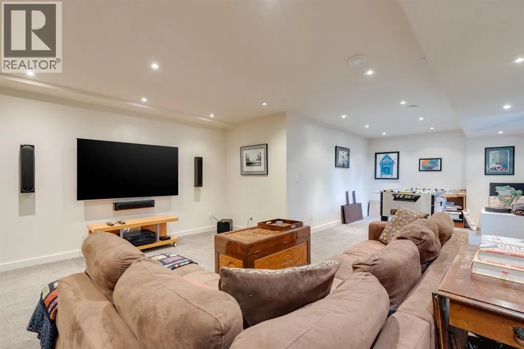 4 Spruce Bank Crescent SW