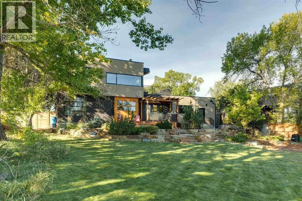 4 Spruce Bank Crescent SW