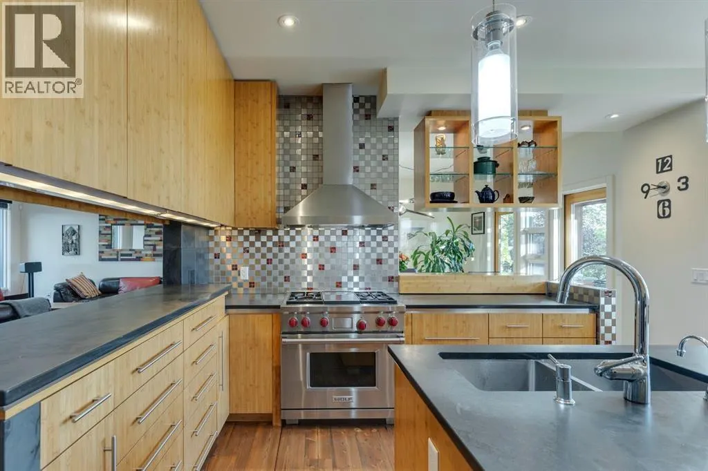 4 Spruce Bank Crescent SW