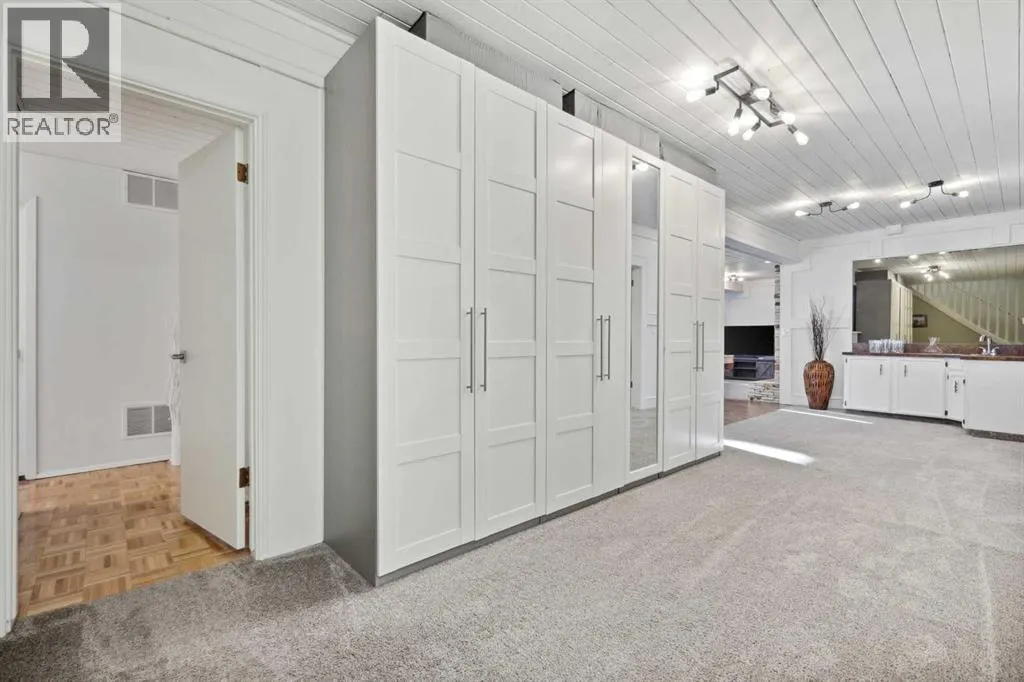 127 Varsity Estates Grove NW