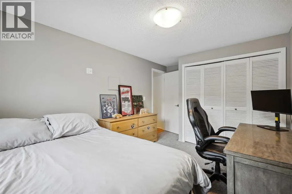 127 Varsity Estates Grove NW
