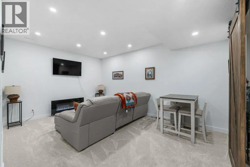 528 Rocky Vista Gardens NW