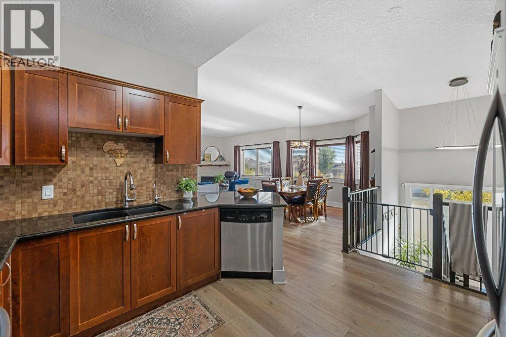 528 Rocky Vista Gardens NW