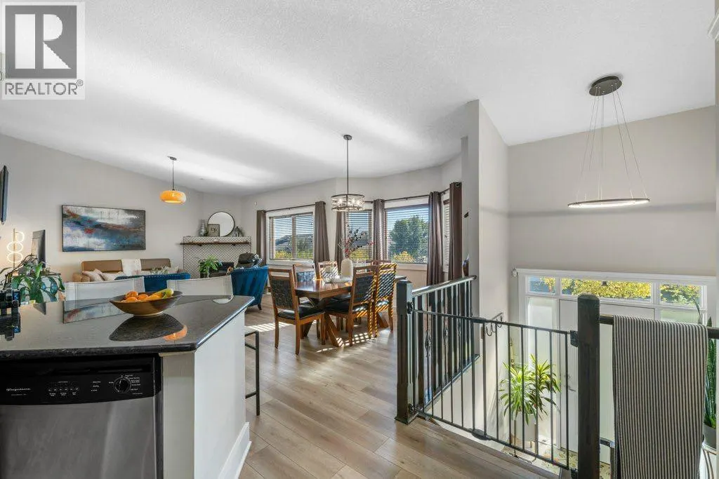 528 Rocky Vista Gardens NW