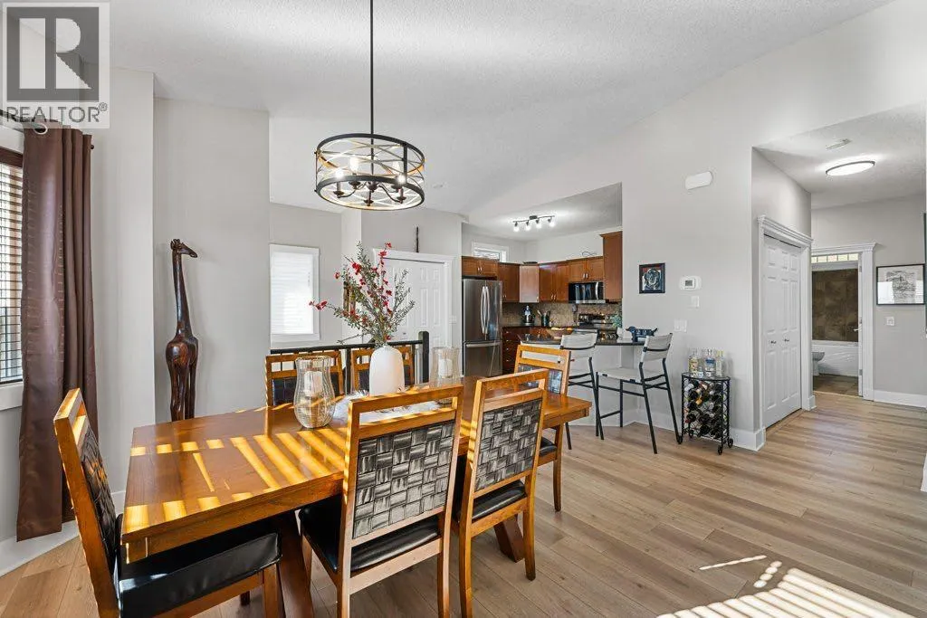 528 Rocky Vista Gardens NW