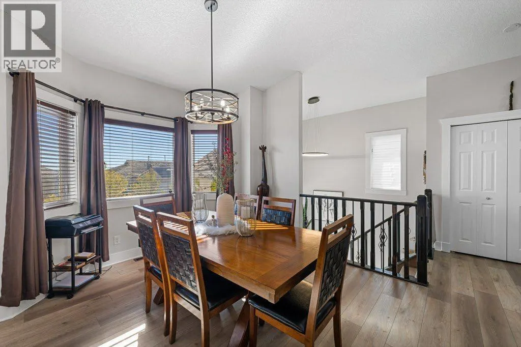 528 Rocky Vista Gardens NW