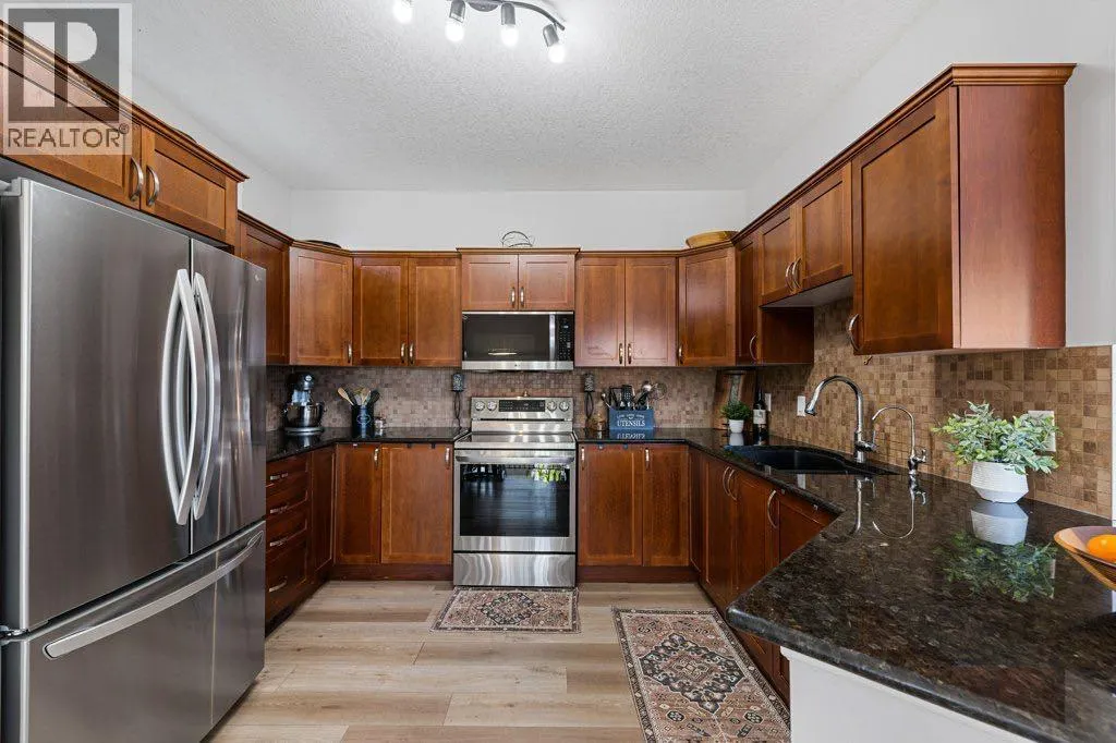 528 Rocky Vista Gardens NW