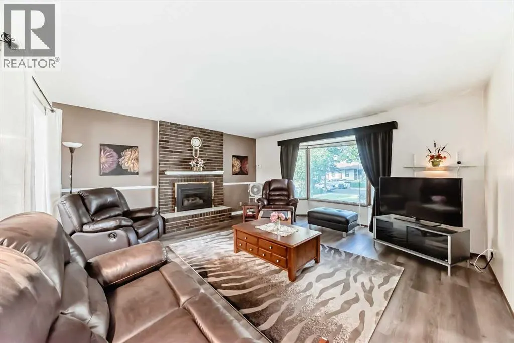 15 Whitewood Bay NE