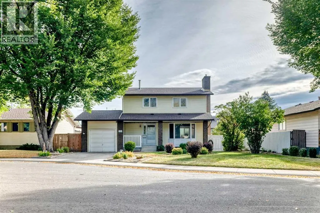 15 Whitewood Bay NE