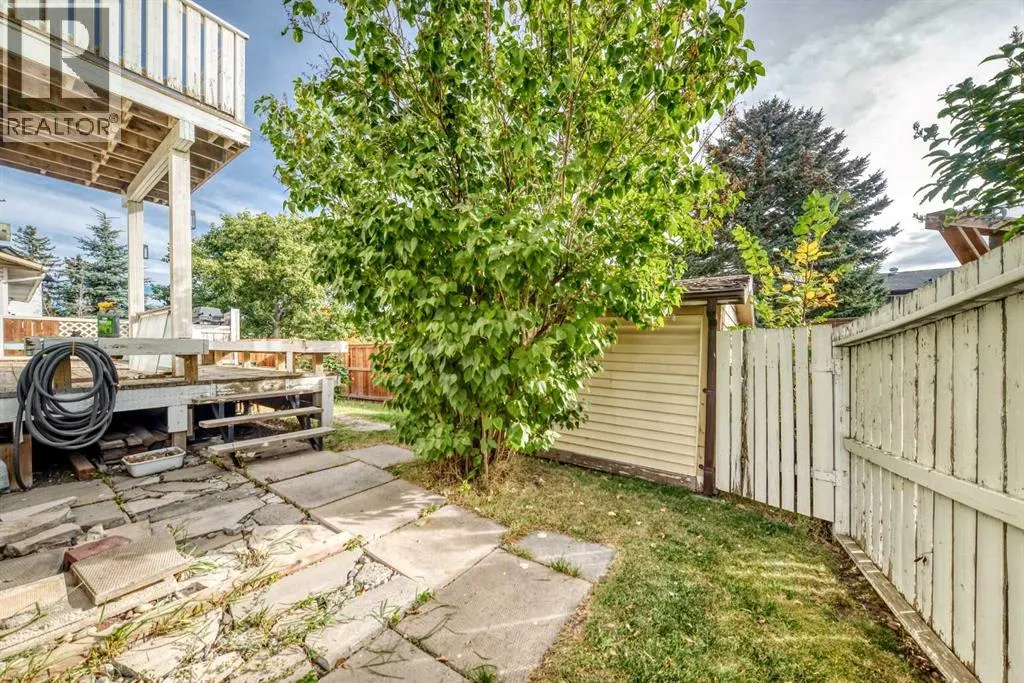 15 Whitewood Bay NE
