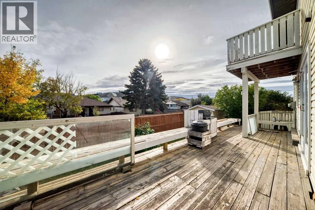 15 Whitewood Bay NE