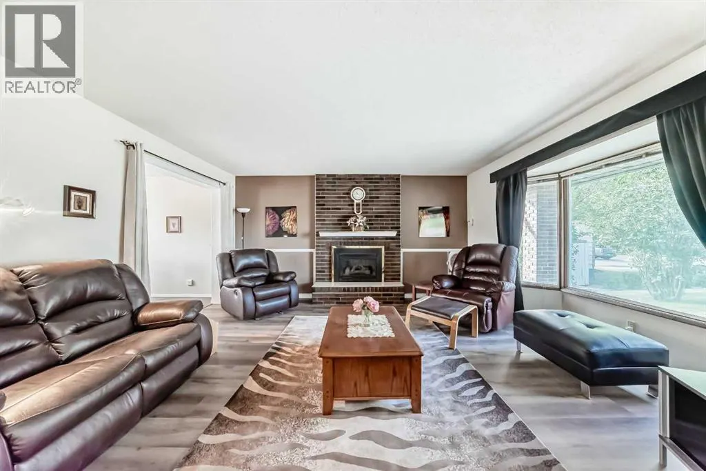 15 Whitewood Bay NE