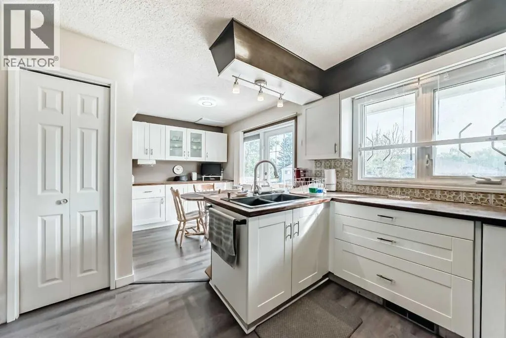 15 Whitewood Bay NE