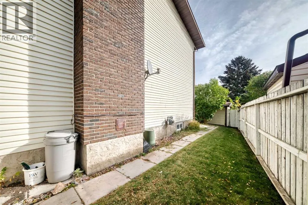 15 Whitewood Bay NE