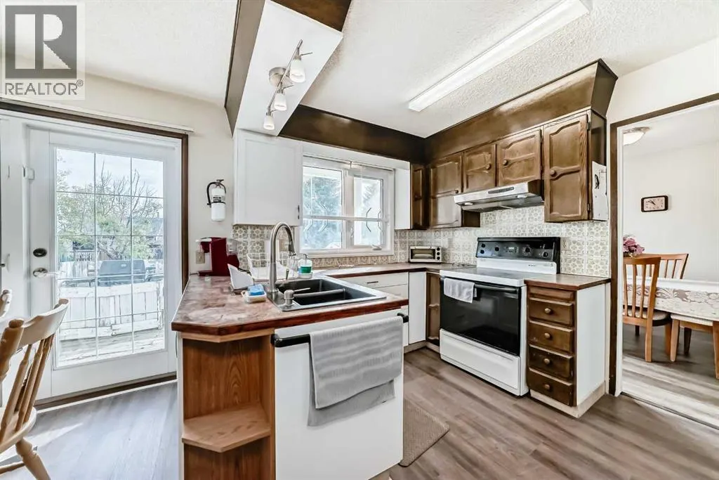 15 Whitewood Bay NE