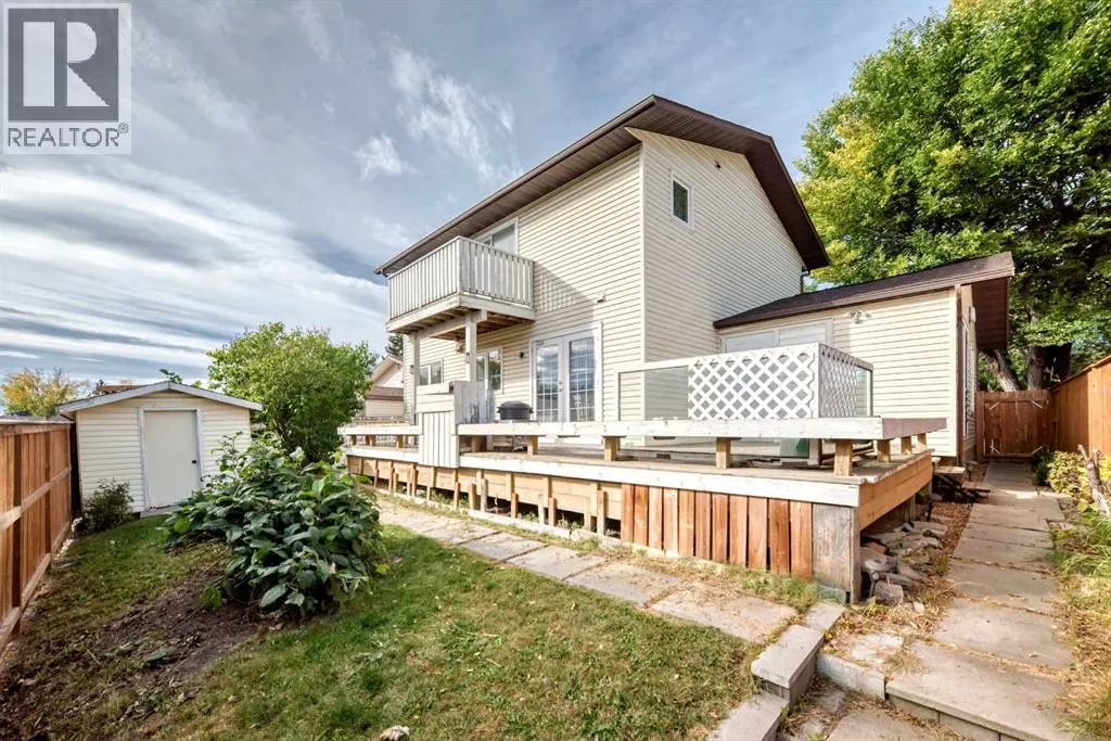 15 Whitewood Bay NE