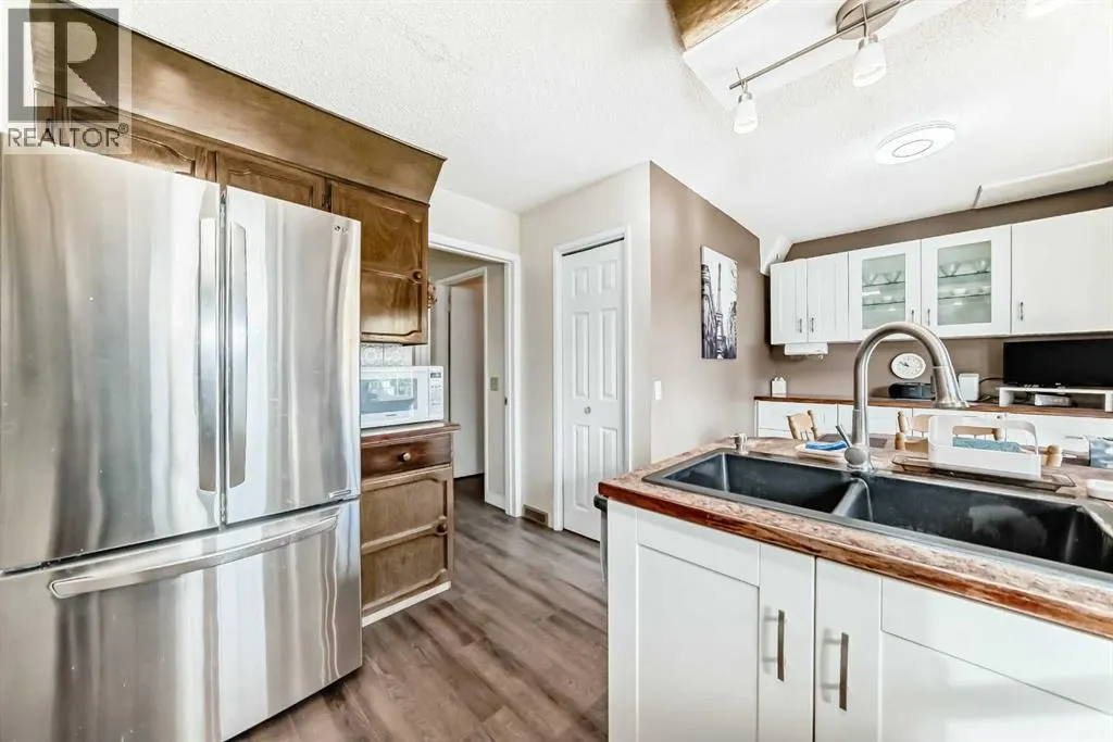 15 Whitewood Bay NE