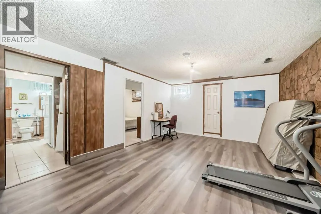 15 Whitewood Bay NE