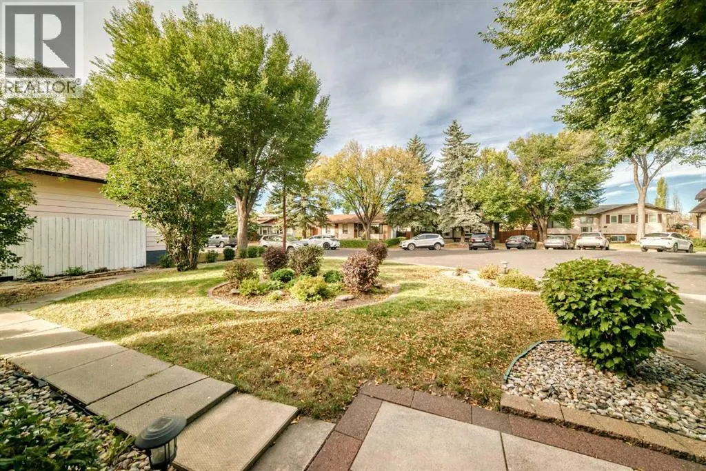 15 Whitewood Bay NE