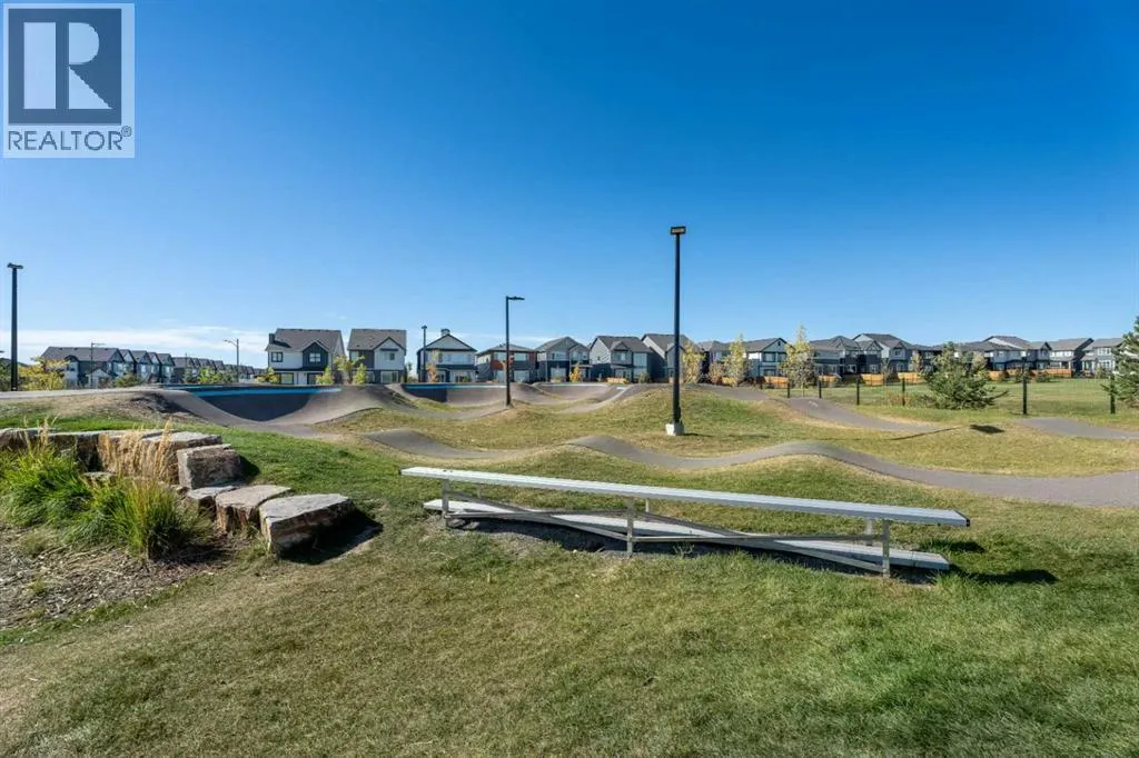332 Lawthorn Way SE
