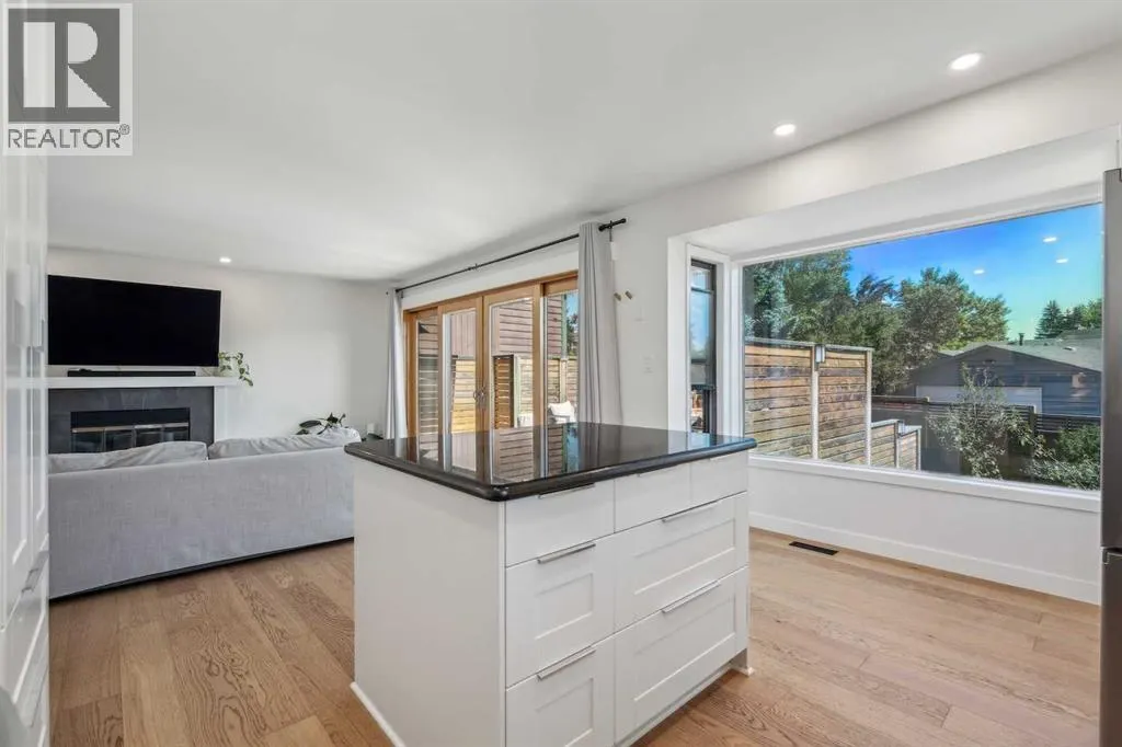 4 Coach Ridge Close SW