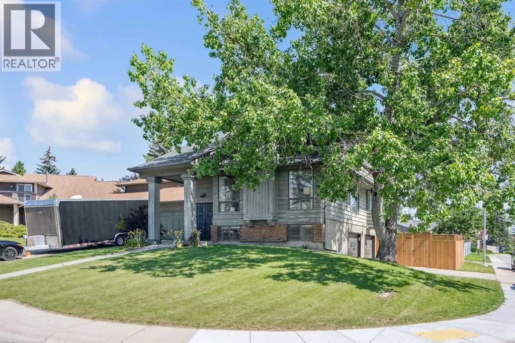 4 Coach Ridge Close SW