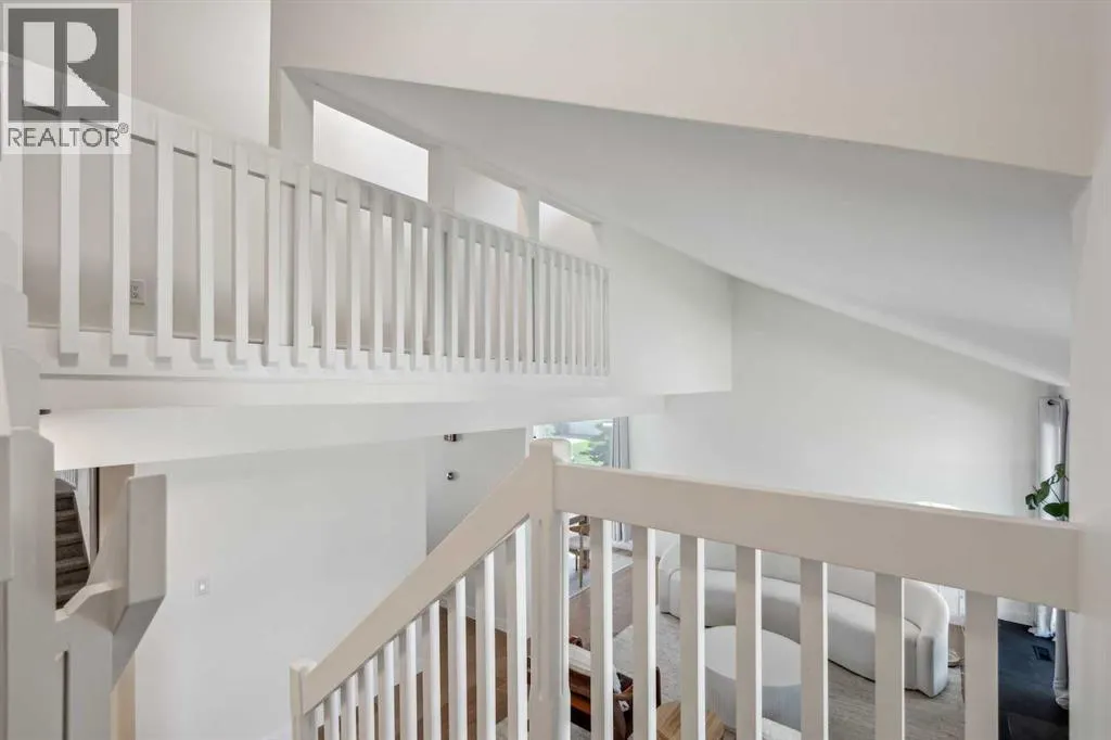4 Coach Ridge Close SW