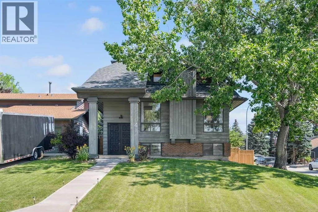 4 Coach Ridge Close SW